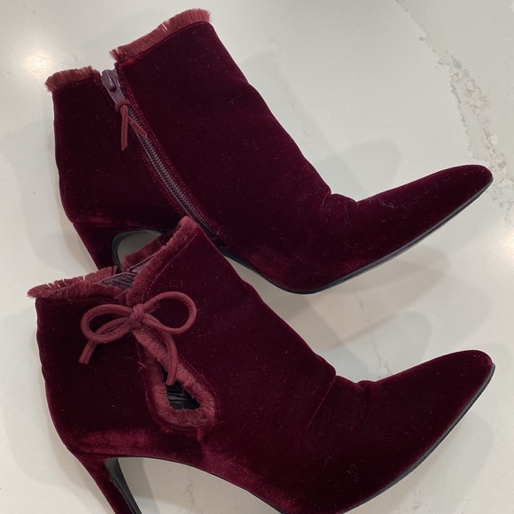 Excellent Condition Lashes Stuart Weitzman Maroon Velvet Ankle Boots - Picture 9 of 12